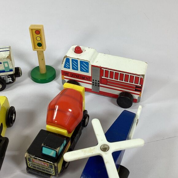 Wooden Vehicle Lot of 16 Truck Ambulance Construction Police - Picture 5 of 12